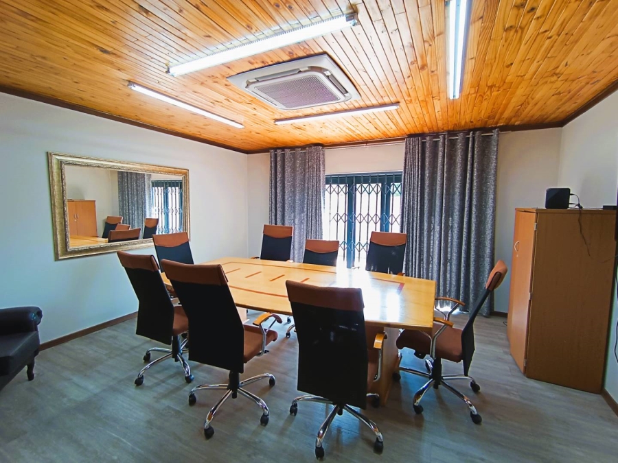 5 Bedroom Property for Sale in Langenhovenpark Free State